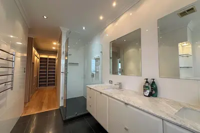 Image de Spacious 3 Bdr family home with Parking and Bbq!