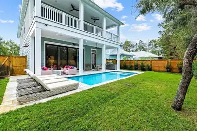 Image de Summer Availability! Private Salt Water Pool! Sitting Spa! 5 Adult Bikes!