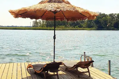 Image de Top floor apartment/fireplace/balcony directly on the lake with private jetty & 2, 500 sqm garden