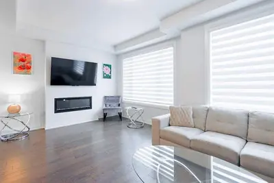 Image de High ceiling home In Newmarket