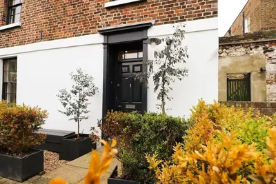 Image de Scandi Cottage in the Old Town w/ Private Parking, Garden & Log Burner