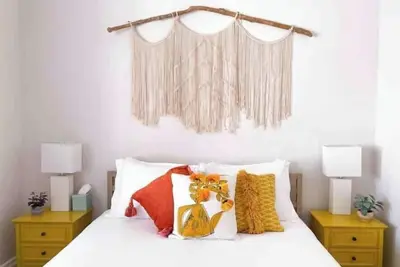 Image de Sunny, Spacious Suite Green & Shaded Backyard