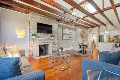 Image de Romance! Rooftop Deck + Movie Room+100% Walkable