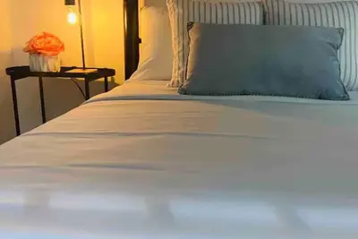 Image de 4 people, 2 Full beds (bunk beds), Ac, 1 bedroom, bathroom and kitchen.