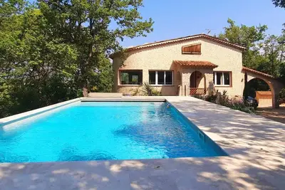 Image de Loue Villa, 200m², 6 chambres, jusqu’à 12 couchages, piscine, Montauroux