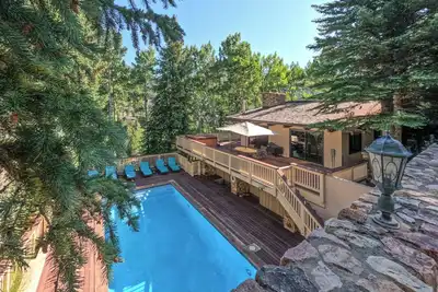 Image de 4 Bedrooms | 5 Baths | Sleeps 10 Private Pool & Hot Tub | Walk to Village