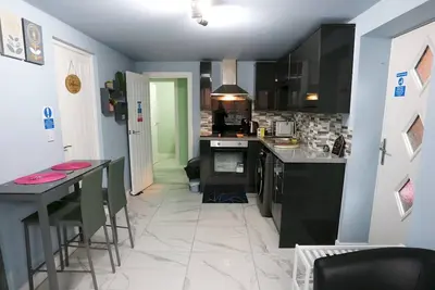 Image de Pass the Keys | Mins From Salford Royal Hospital Park For Free!