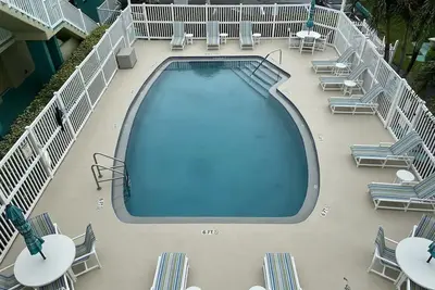 Image de Inviting Room with Balcony - Steps from Indialantic Beach