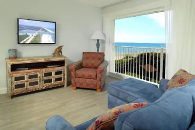 Image de Stunning Afternoon Beach Walk: Spacious Suite w/ Pool & Pristine Beach Access