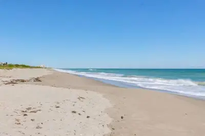 Image de Pool & Beach Getaway | Stunning Ocean Front Room Perfect for Ultimate Stay