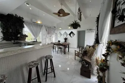 Spacious 14person retreat w Private Beach Access