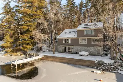 Image de Spacious, 4 Season Lakefront Home on Merrymeeting Lake!