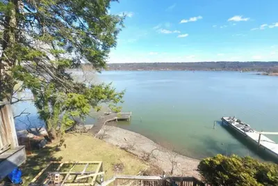 Beautiful 3b/3b Lake House w/ Stunning Views