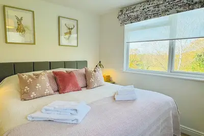 Image de Luxury Country Cottage Retreat – Perfect for Romantic Getaways & Family Holidays, with Easy Access to Scenic Walks, Horsham’s Attractions, and Sussex’s Best Markets & Dining Experiences.