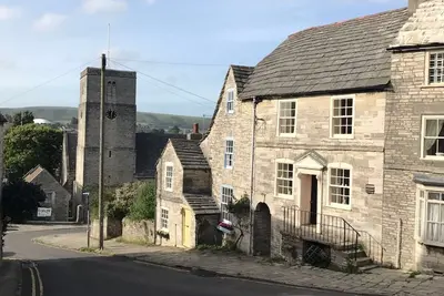 Image de Grade Ii Stone Cottage with character in the heart of historic Swanage.
