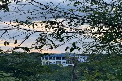 Image de Bayview Villa First & Only 7 Bedroom lodging with Seaview in Clarendon, Jamaica.
