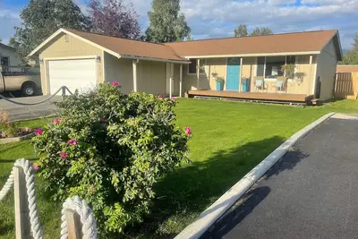 Image de Rustic retreat with modern conveniences and great view