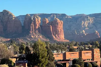 Image de 2 Bdrm Home w/Hot Tub, Yoga Deck/Bbq & Views