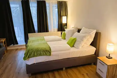 Image de Appartement-Pool Nähe-Terrasse-Salle de bain privée séparée