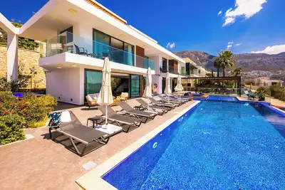 Image de Villa for 10, fantastic views overlooking kalamar bay, infinity pool