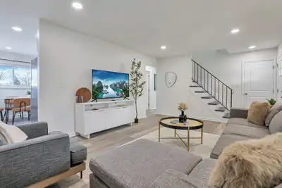 Image de Buckey Retreat, 4-bedroom 2 story home, newly renovated, Prime Location.