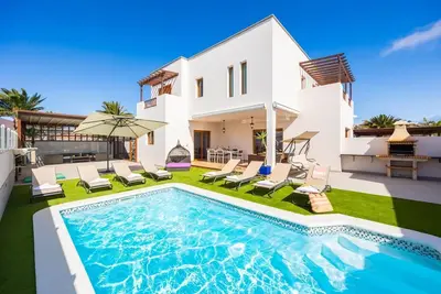 Image de Las Caletas - Quatre Chambres Villa, Couchages 8