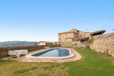 Image de Maison de campagne 'El Baluard De Ferreres' avec vue sur les montagnes, piscine partagée et Wi-Fi