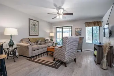 Image de 2 bedroom/1. 5 bathroom condo Butler plaza