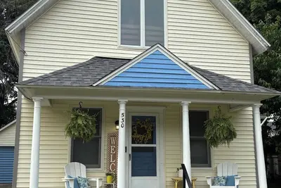 Image de Sullivan Summer House - walk to downtown + beach