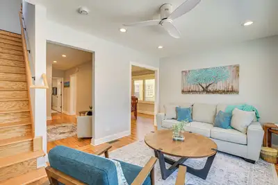 Image de 2 Mi to Northwestern: Updated Home w/ Game Room!