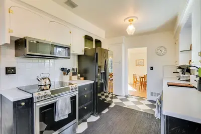 Centrally Located Portland Home: Pets Welcome!