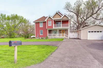 Image de 7 Mi to Cedar Point: Retreat w/ Hot Tub & Gazebo