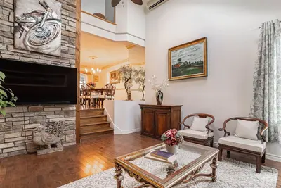 Image de Garden-Lake Access: Sunroom w/15m Dt & Parking