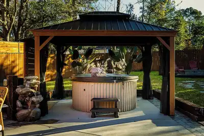 Image de Step into Crimson, where tranquility meets luxury in a quiet, safe neighborhood.