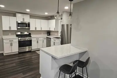 Image de Renovated Single Family Home Close to Downtown, Parks & Trails