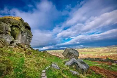 Image de Central Ilkley Most popular holiday cabin, wood fire, free parking, Ev Charger