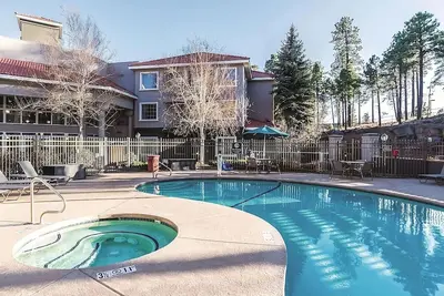 Image de Charming Hotel Room w/ Hot Tub Access & Free Daily Breakfast