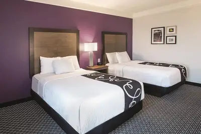 Image de Discover Arlington’s Magic: Comfort-Filled Stay by Six Flags & Stadium!