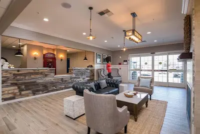 Image de Spacious Coastal Retreat at Aristocrat Hotel - Free Parking and Breakfast!