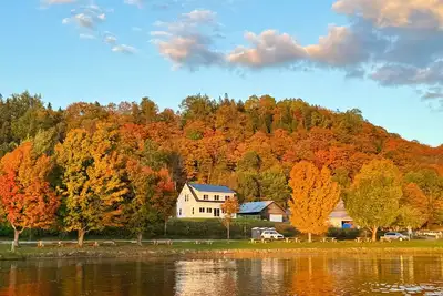 Image de New! Lakeside Farmhouse with Trail Access