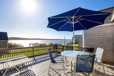 Image de 2025 Pilot House: Waterfront Cottage w/ Deck on Town Cove, Pet Friendly!