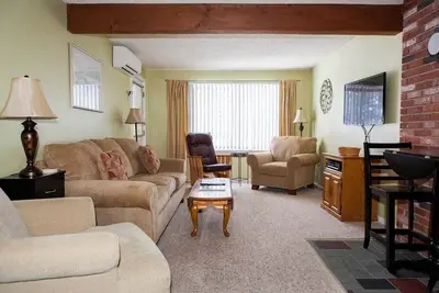 Image de Official Seasons Rmc Condo - 2 Bedroom - sleeps 6 - No Fees