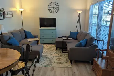 Image de Conveniently located home in a quiet family friendly neighborhood!