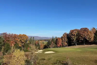 Image de \"Owl’s Nest Resort- New Home with Stunning Mountain Views on the 17th Green. ”