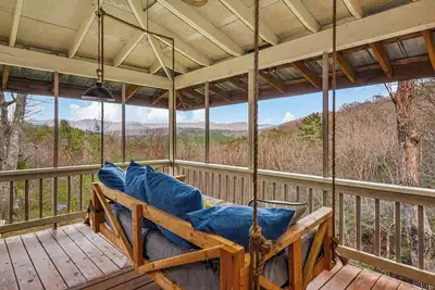 Image de Unplug & Unwind w/ Mountain Views! Pet Friendly, Close to Orchards, Firepit!