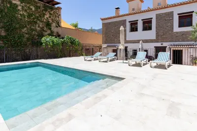 Image de Complexe de 2 maisons avec piscine,