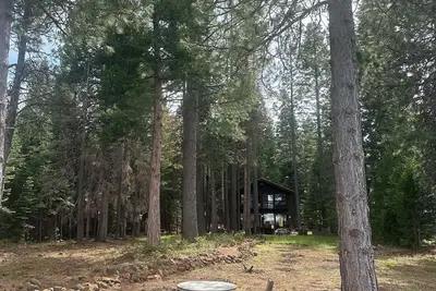 Image de Vintage 4-bedroom cabin in Lake Almanor West with WiFi