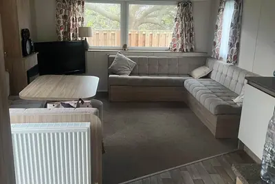 Image de 3 Bed Caravan - Sleeps 6 - Pets - 5 min to Beach