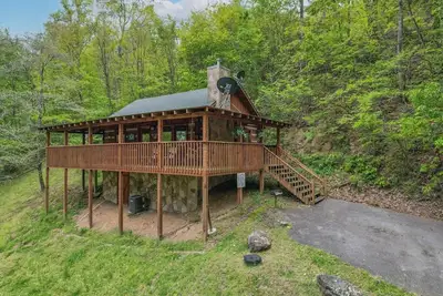 Image de - Over the Hills & Far Away – Smoky Mtn Cabin