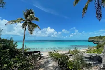 Image de Bella Mango: A Serene Cottage in C. Eleuthera’s Gregory Town, Oleander Gardens.